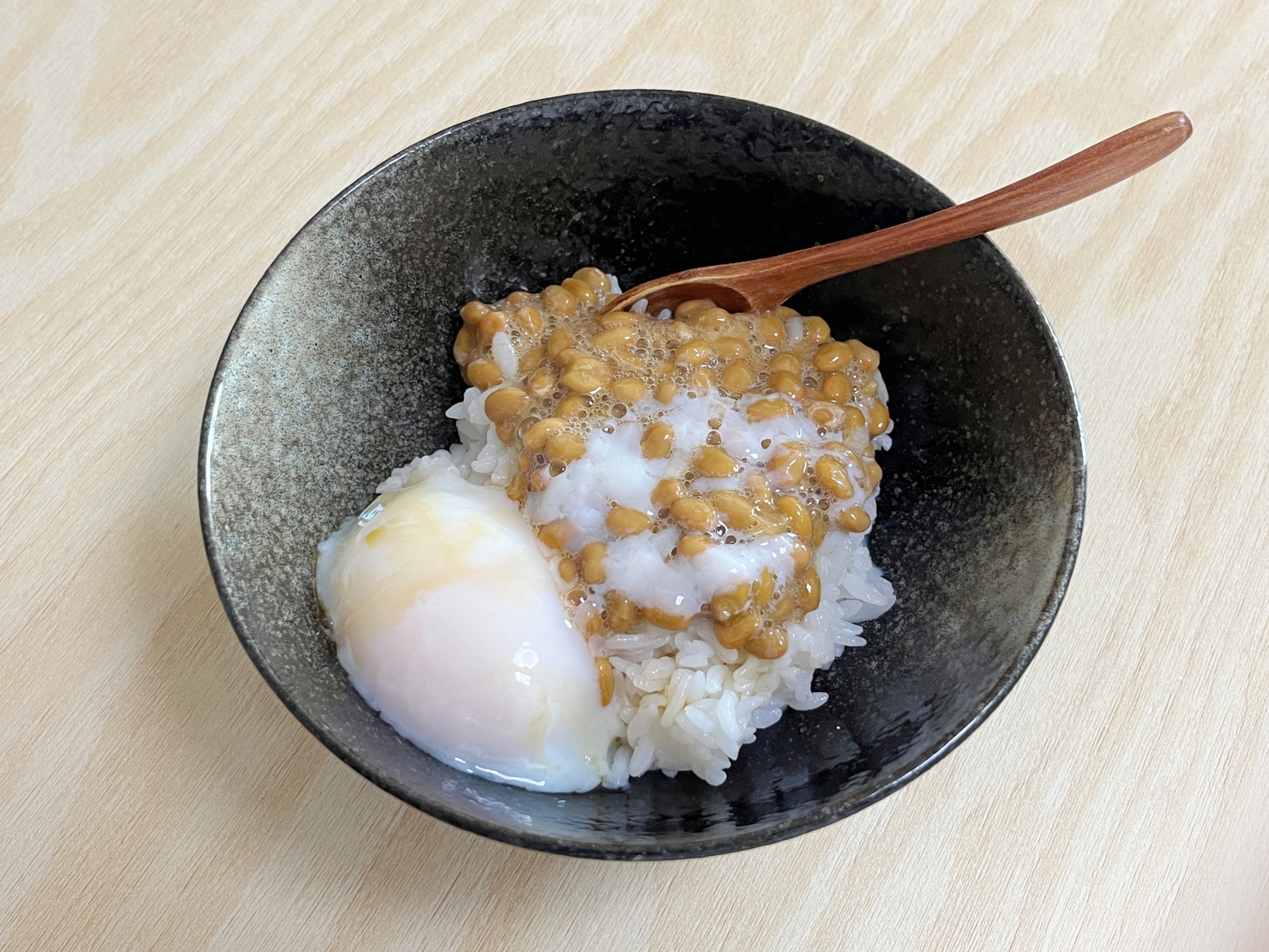 納豆ごはん温玉のせ