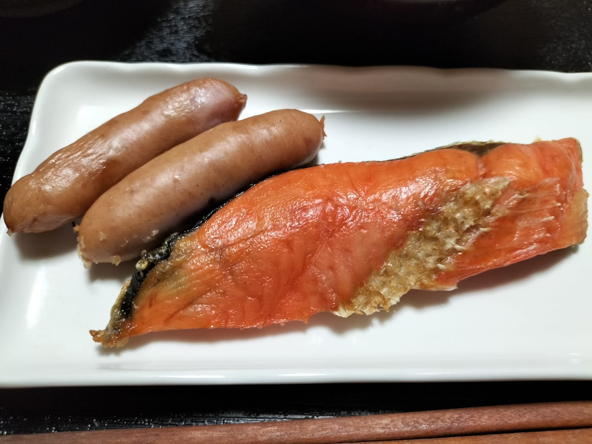 主菜の鮭の焼き魚
