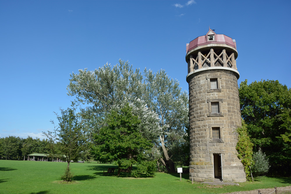 百合が原公園のサイロ