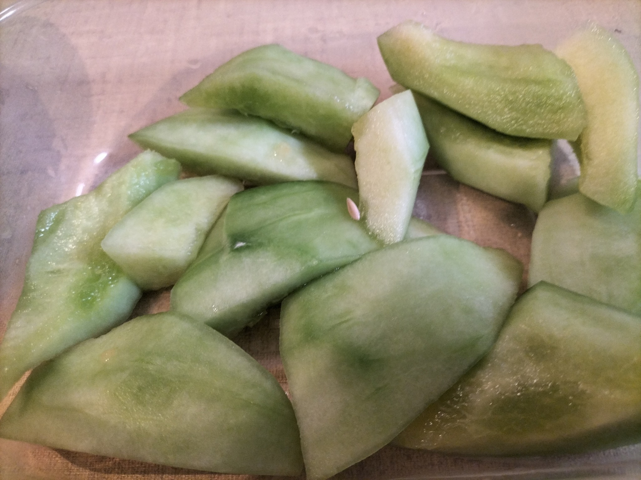 冷やし中華に合うデザートのプリンスメロン