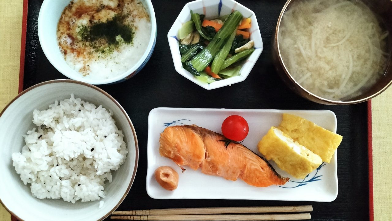 鮭の献立の朝ごはん