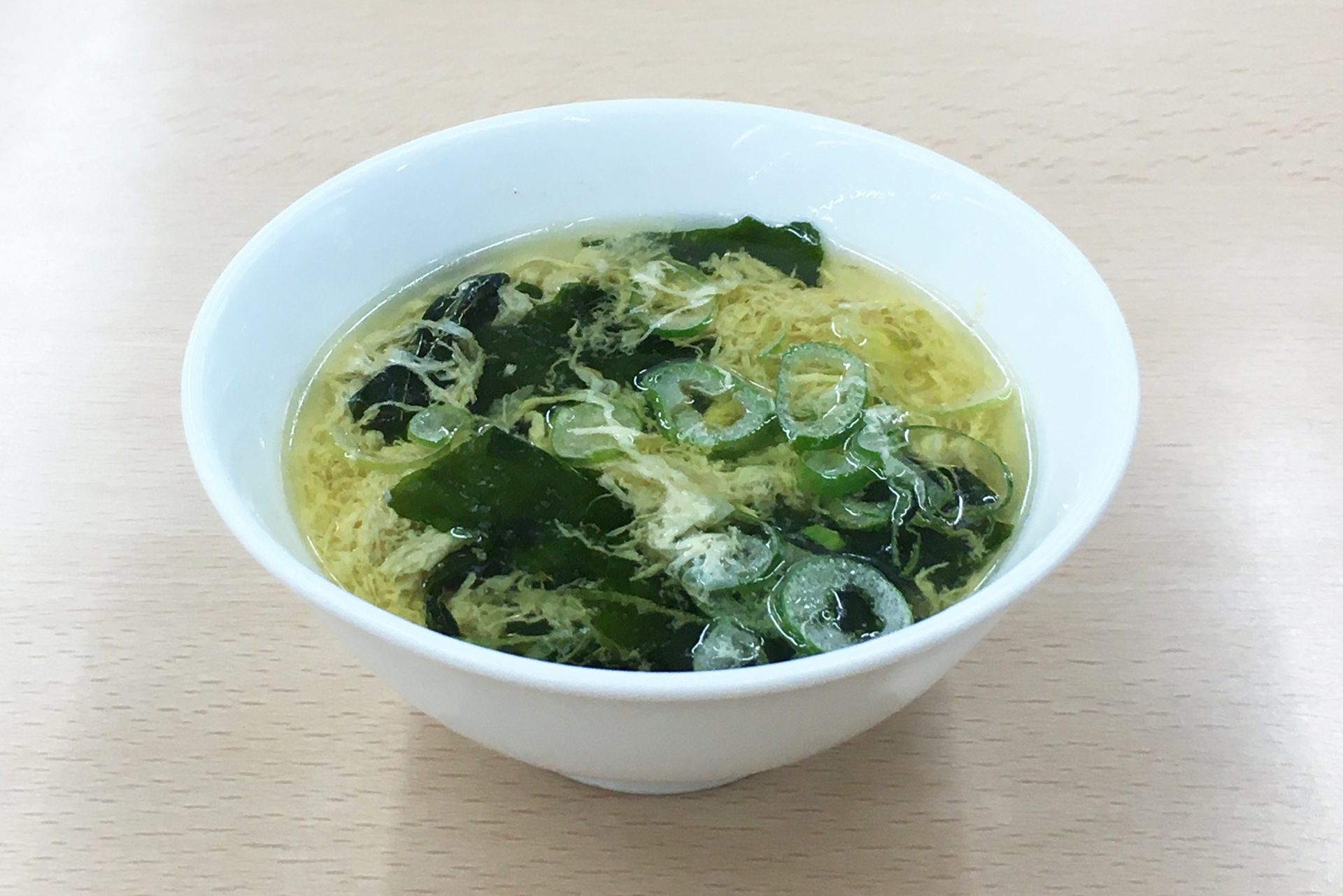 冷やし中華の献立 のわかめスープ