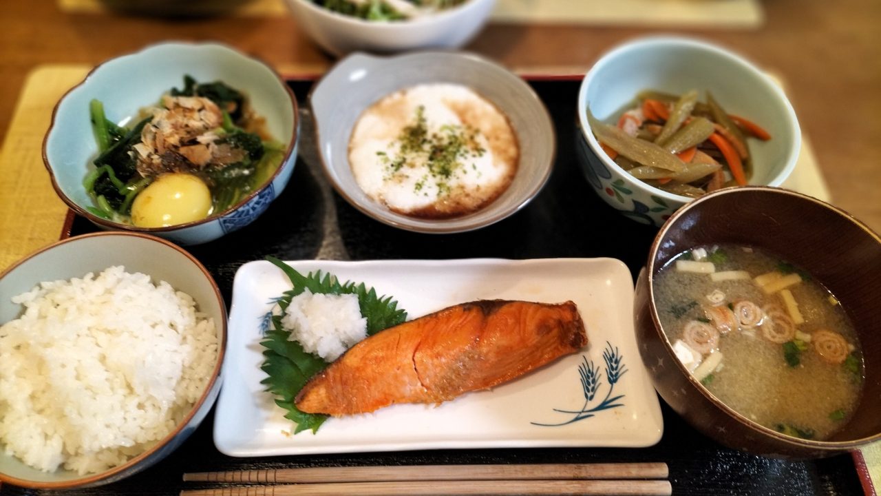 焼き鮭と野菜の50代夫婦の献立