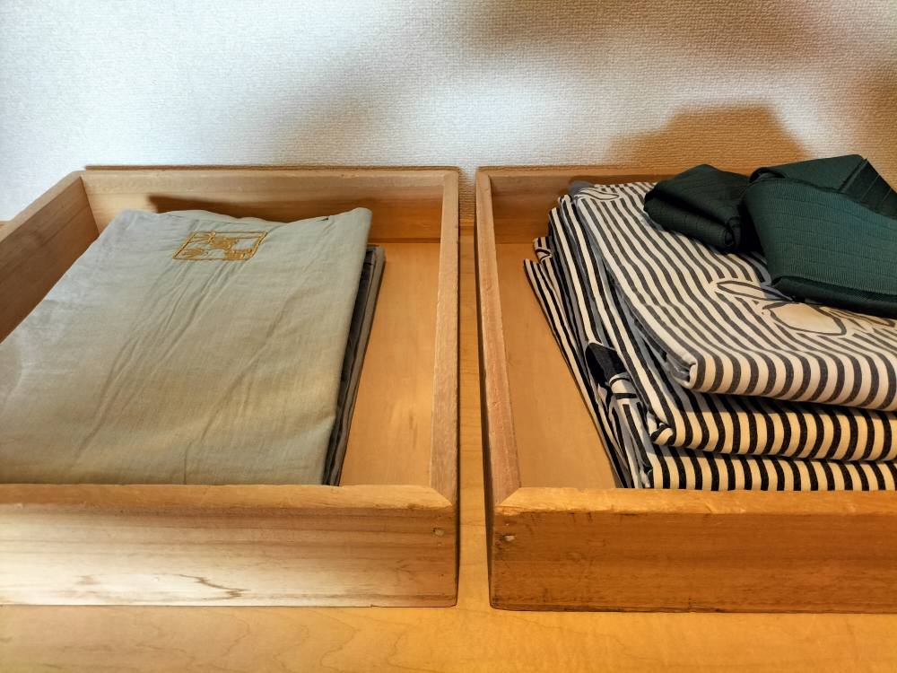 館内着の浴衣と作務衣