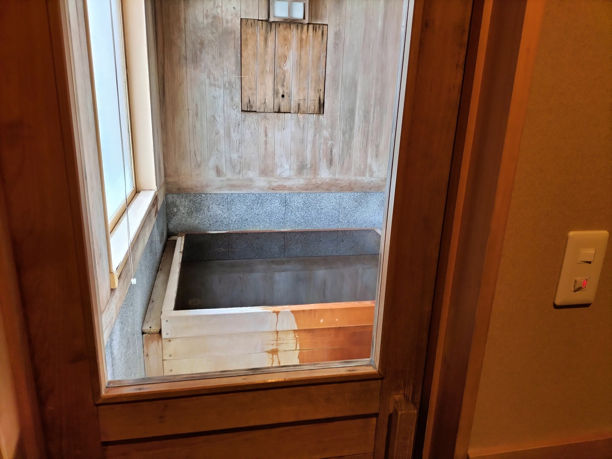 脱衣所から見た客室展望風呂