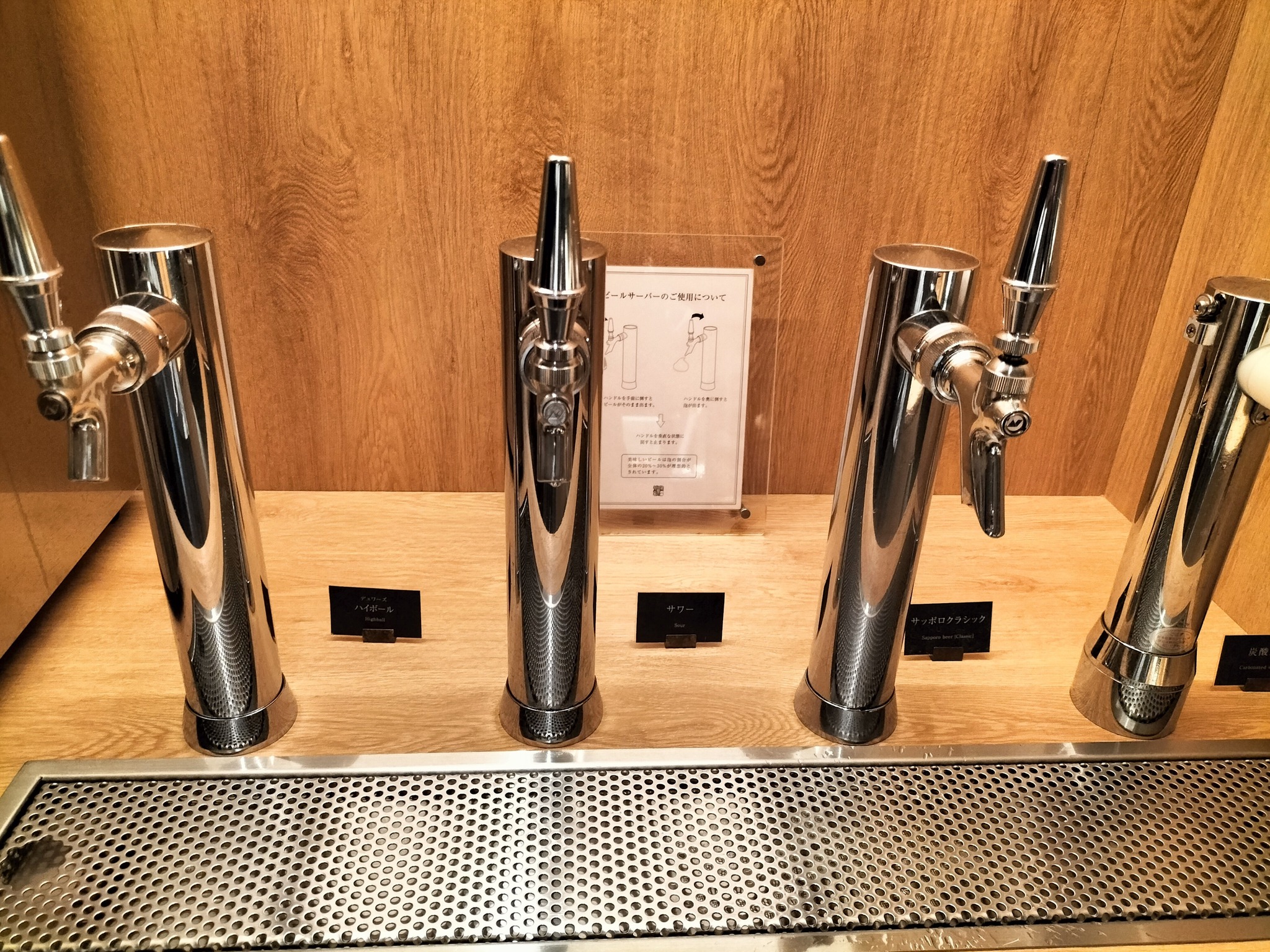 定山渓第一寶亭留翠山亭 ラウンジのビール