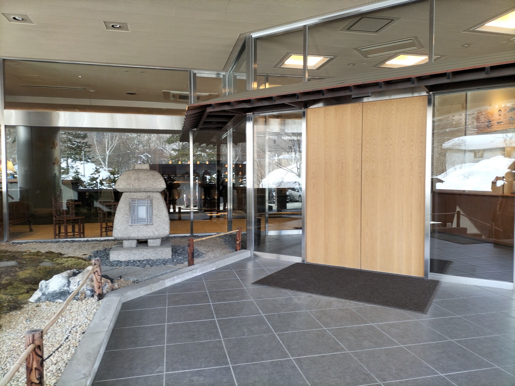 定山渓第一寶亭留翠山亭の館内玄関