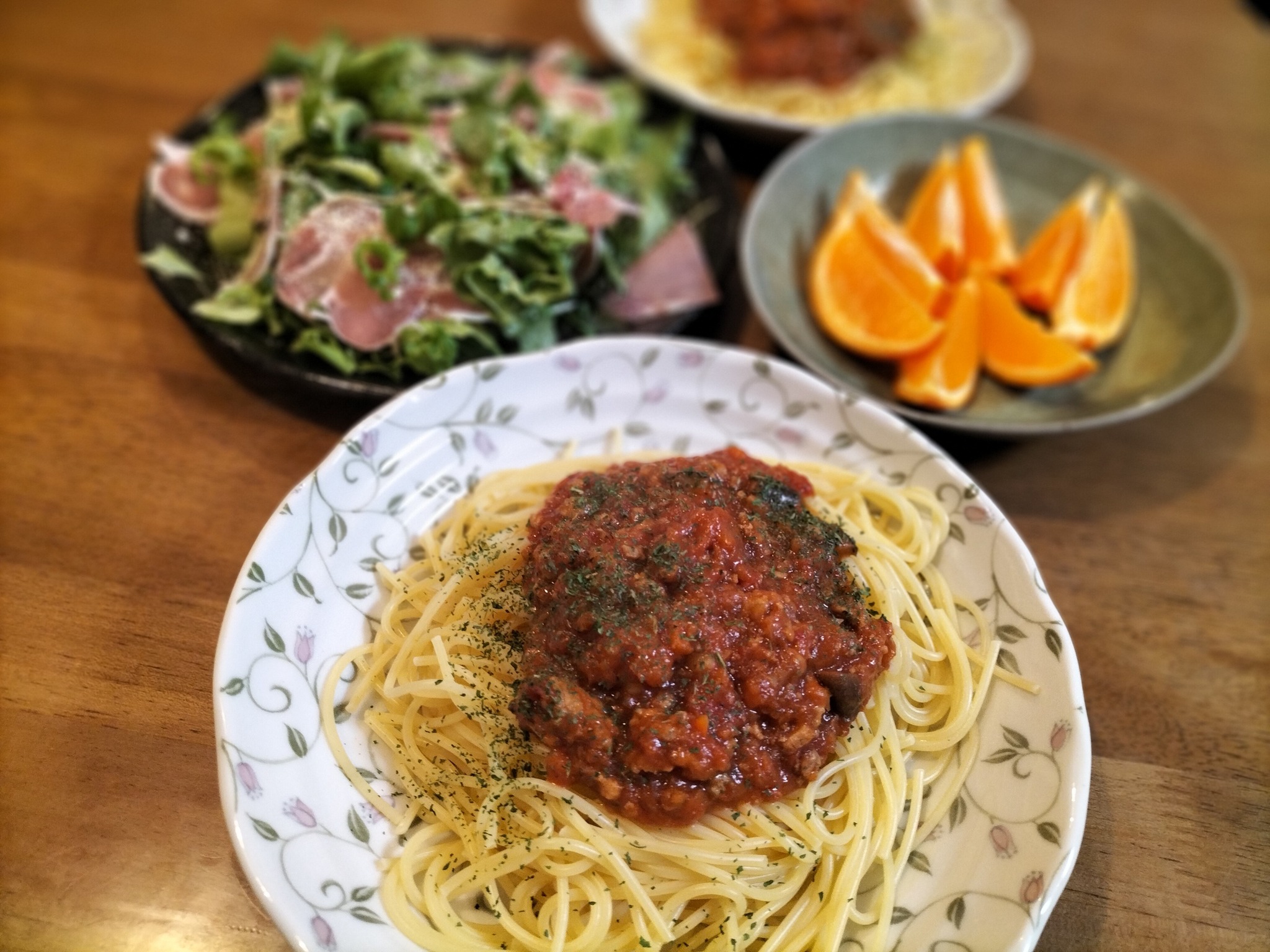 ミートソースと生ハムサラダの献立