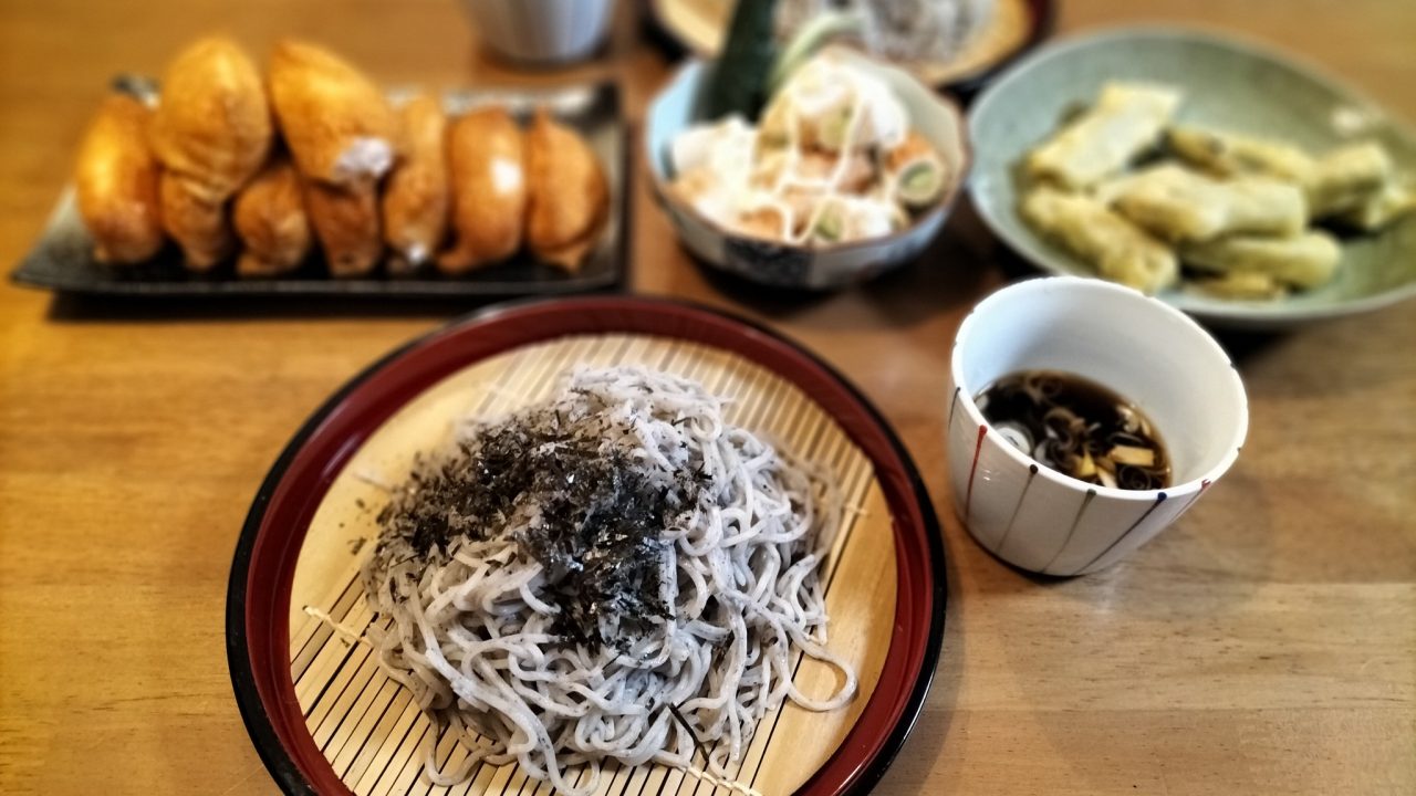 ざる蕎麦といなり寿司の献立