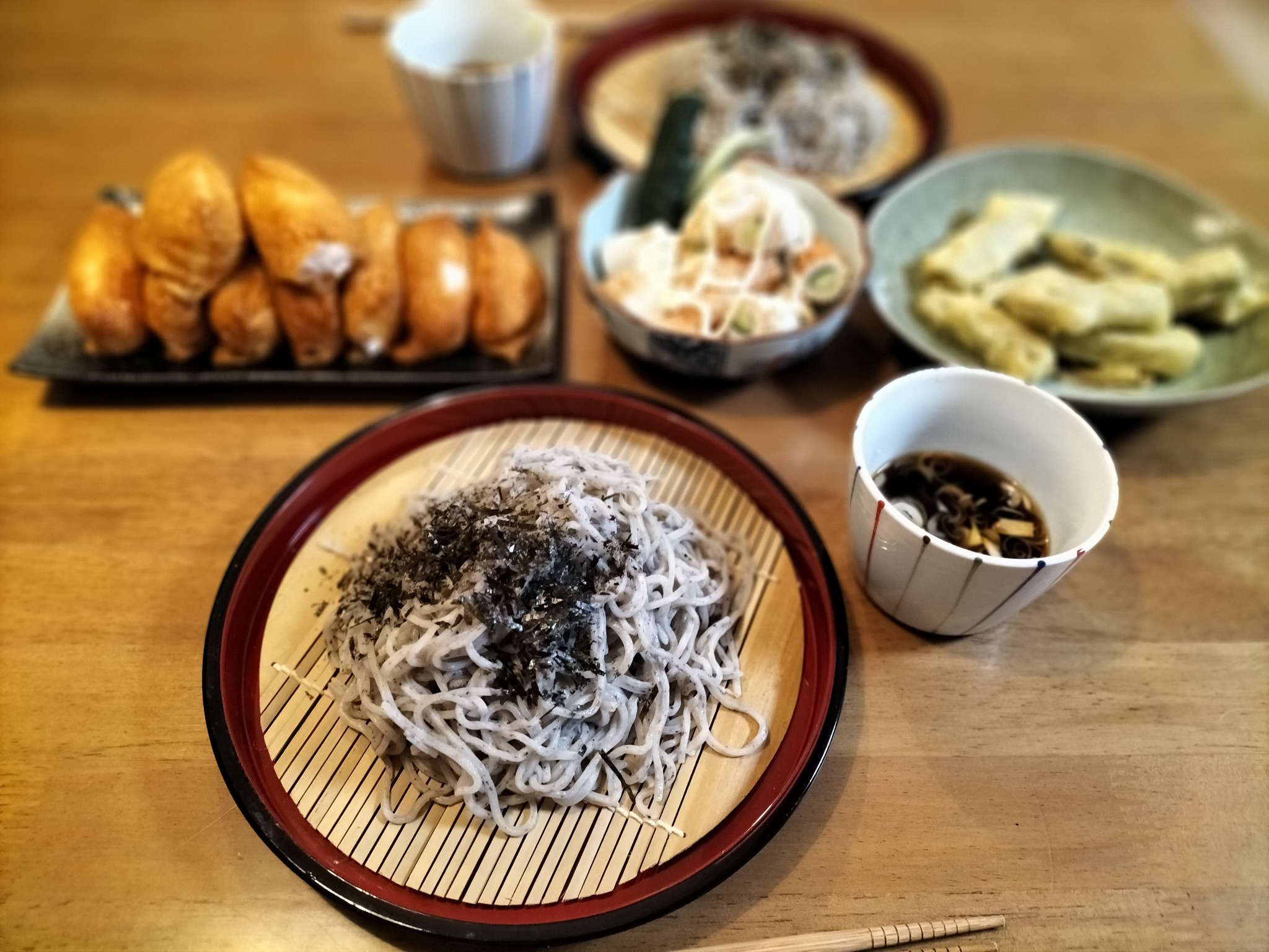 ざる蕎麦といなり寿司の献立
