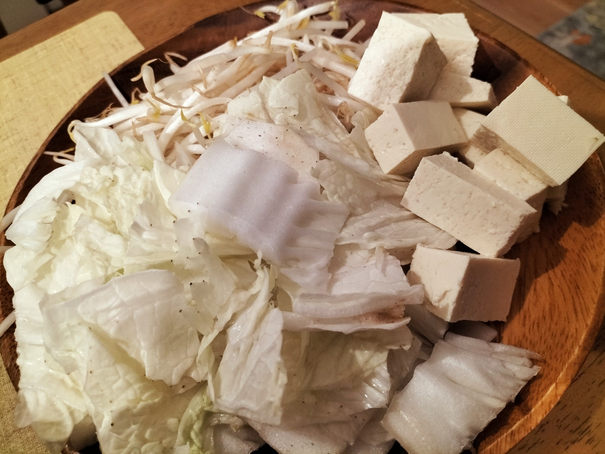 豚しゃぶしゃぶ具材の豆腐と白菜ともやし