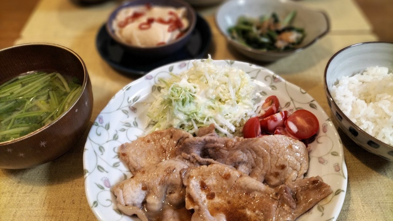 疲れた妻のために作ったスタミナ料理の豚生姜焼きの献立