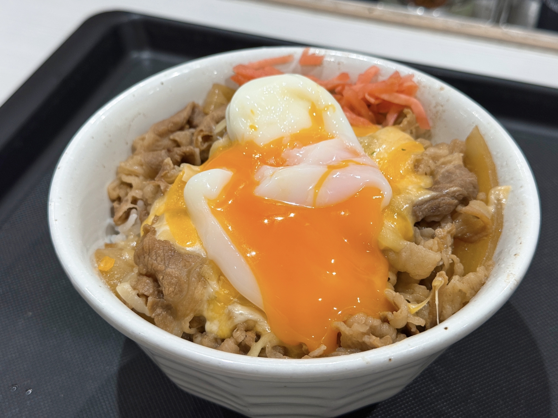 チーズ牛丼温玉のせ