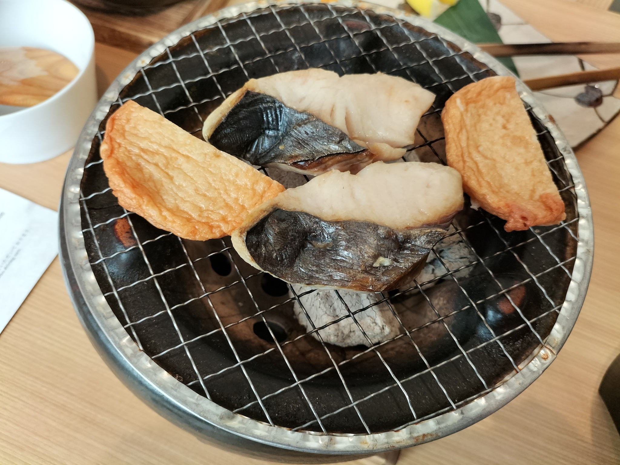 伊勢神泉の朝食の鰆の干し物とさつま揚げあしらい一式