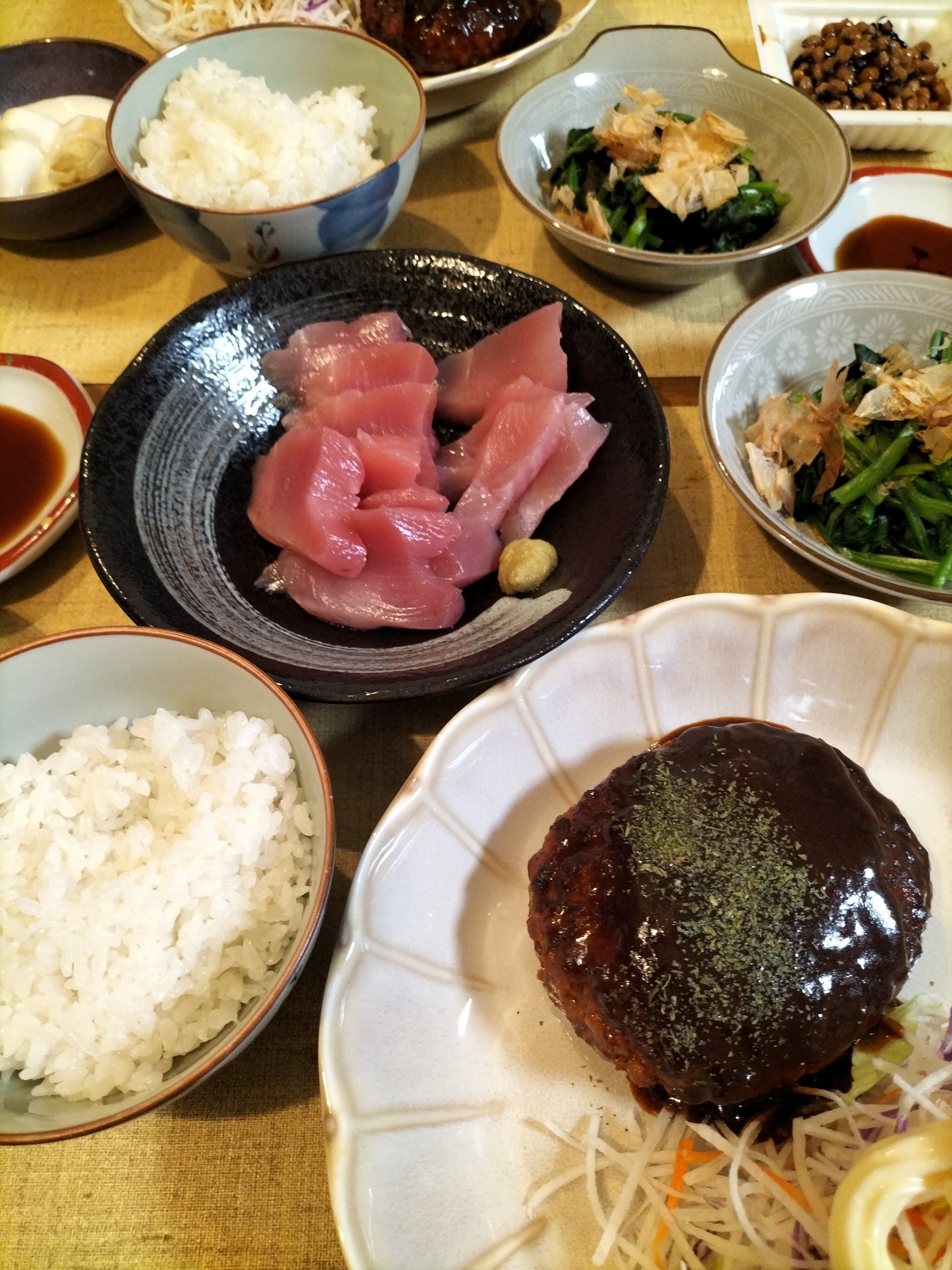 今日の夜ご飯のハンバーグの献立