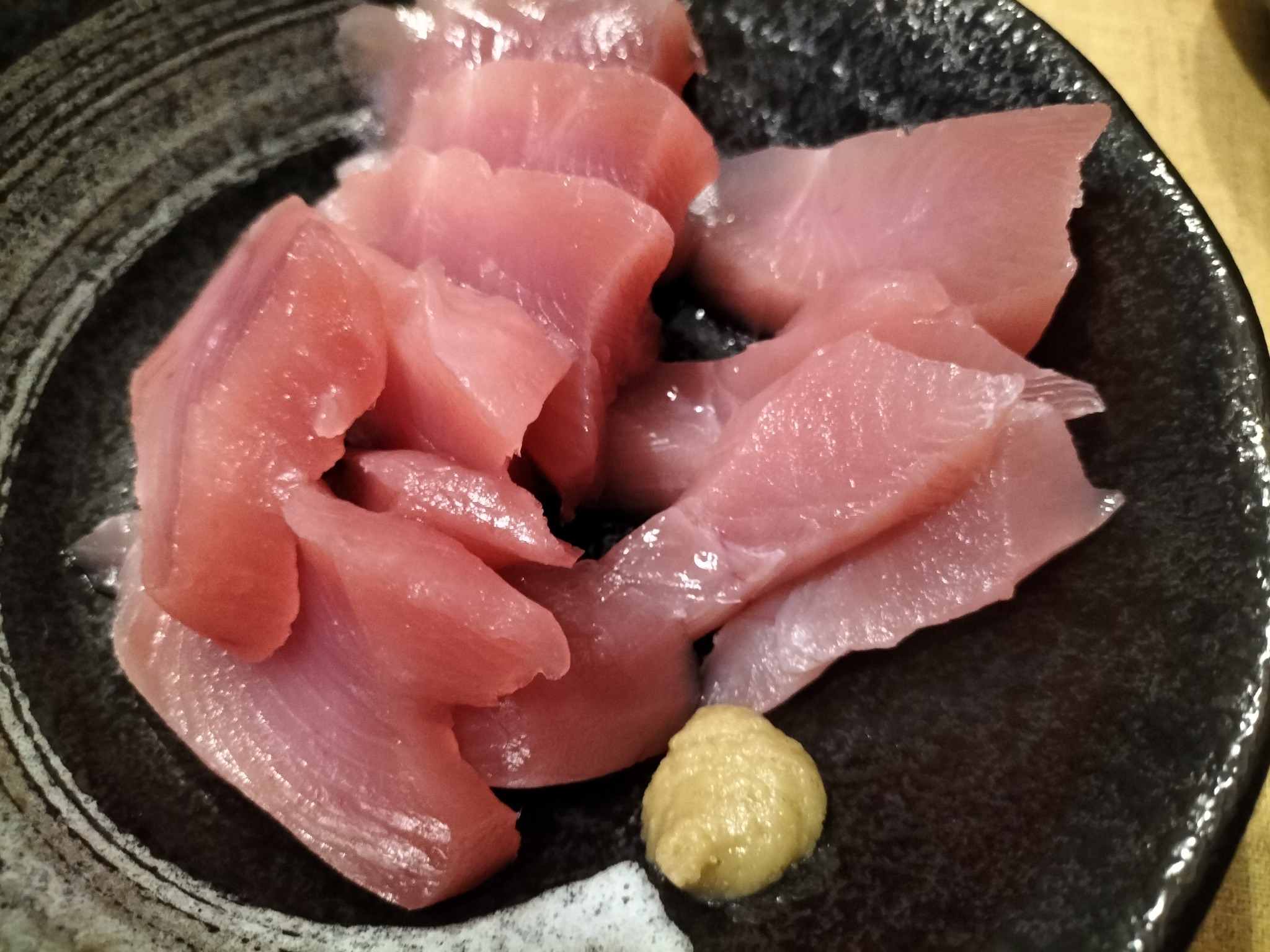 今日の夜ご飯のハンバーグの献立のおかず副菜の刺身