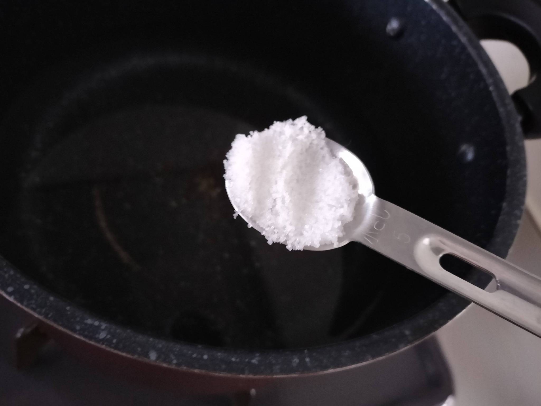 塩を加えている