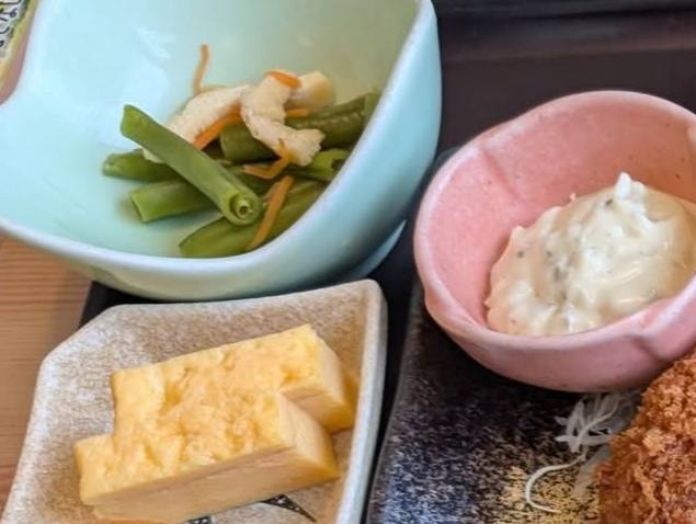 大粒牡蠣フライ定食の副菜