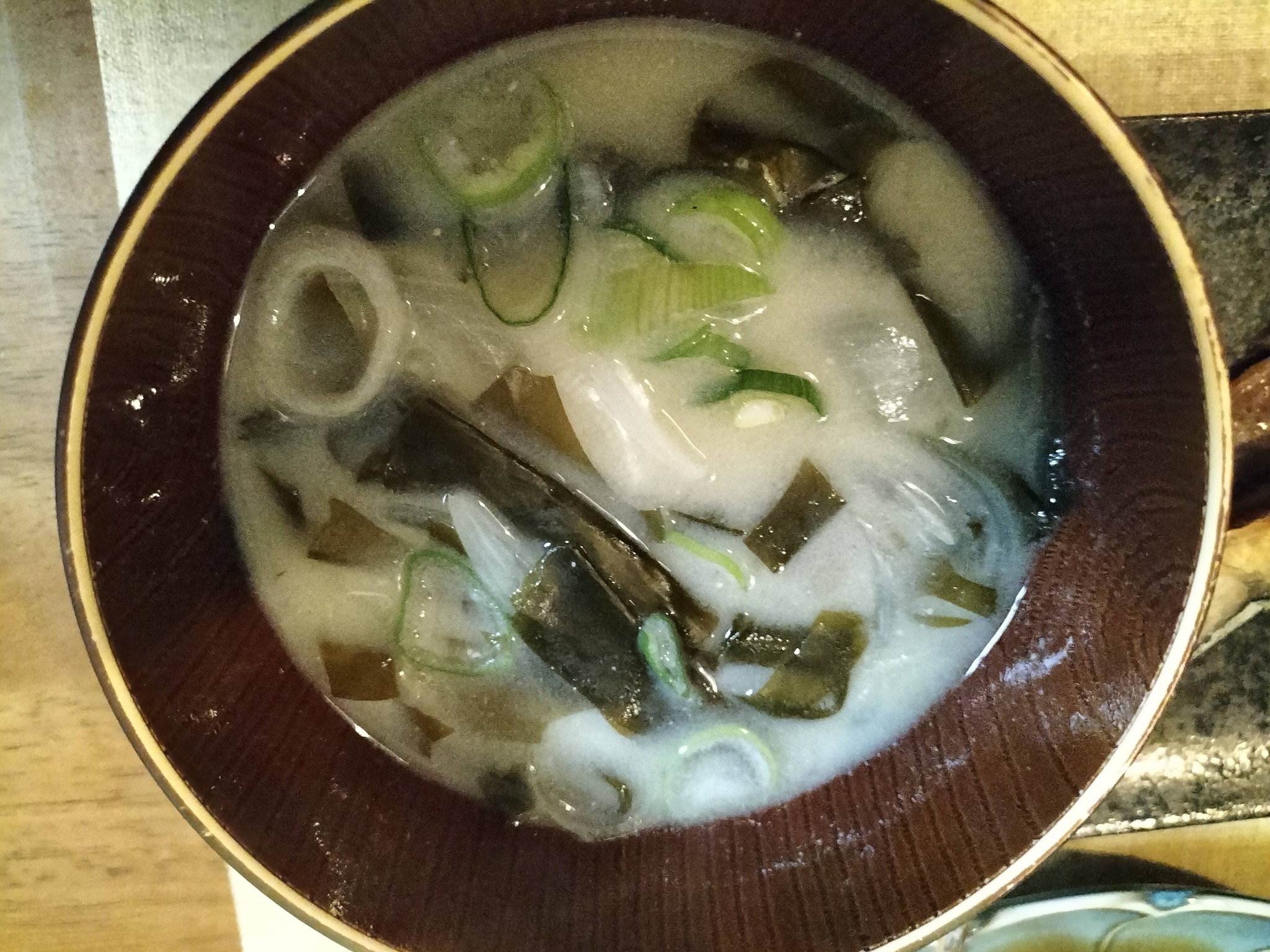わかめと玉ねぎの味噌汁