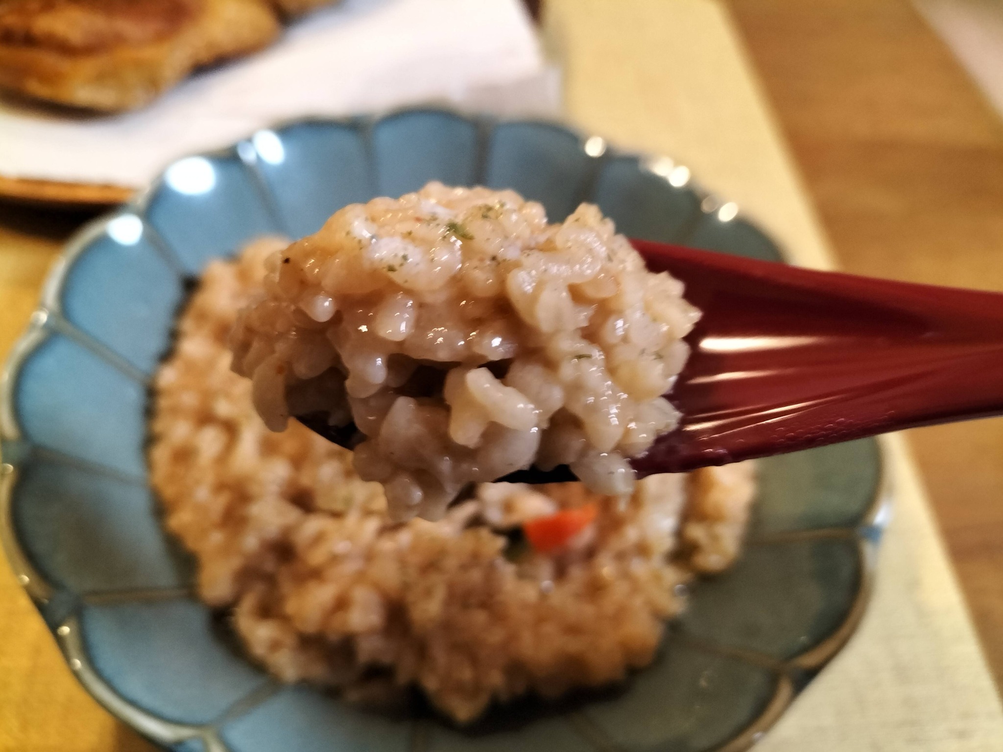 ラーメンの残ったスープで作ったリゾットを食べている