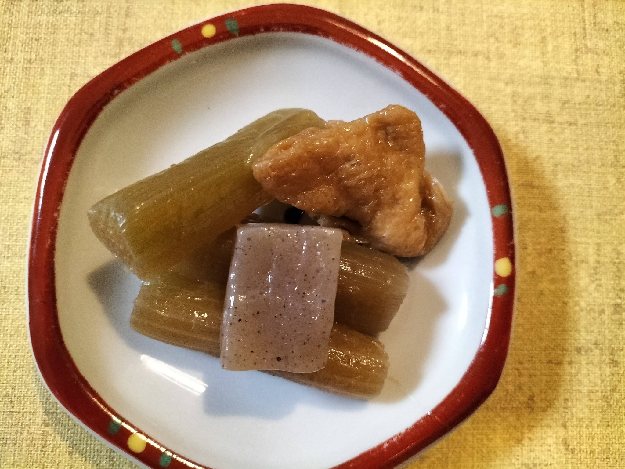 こんにゃくとフキとさつま揚げの煮物