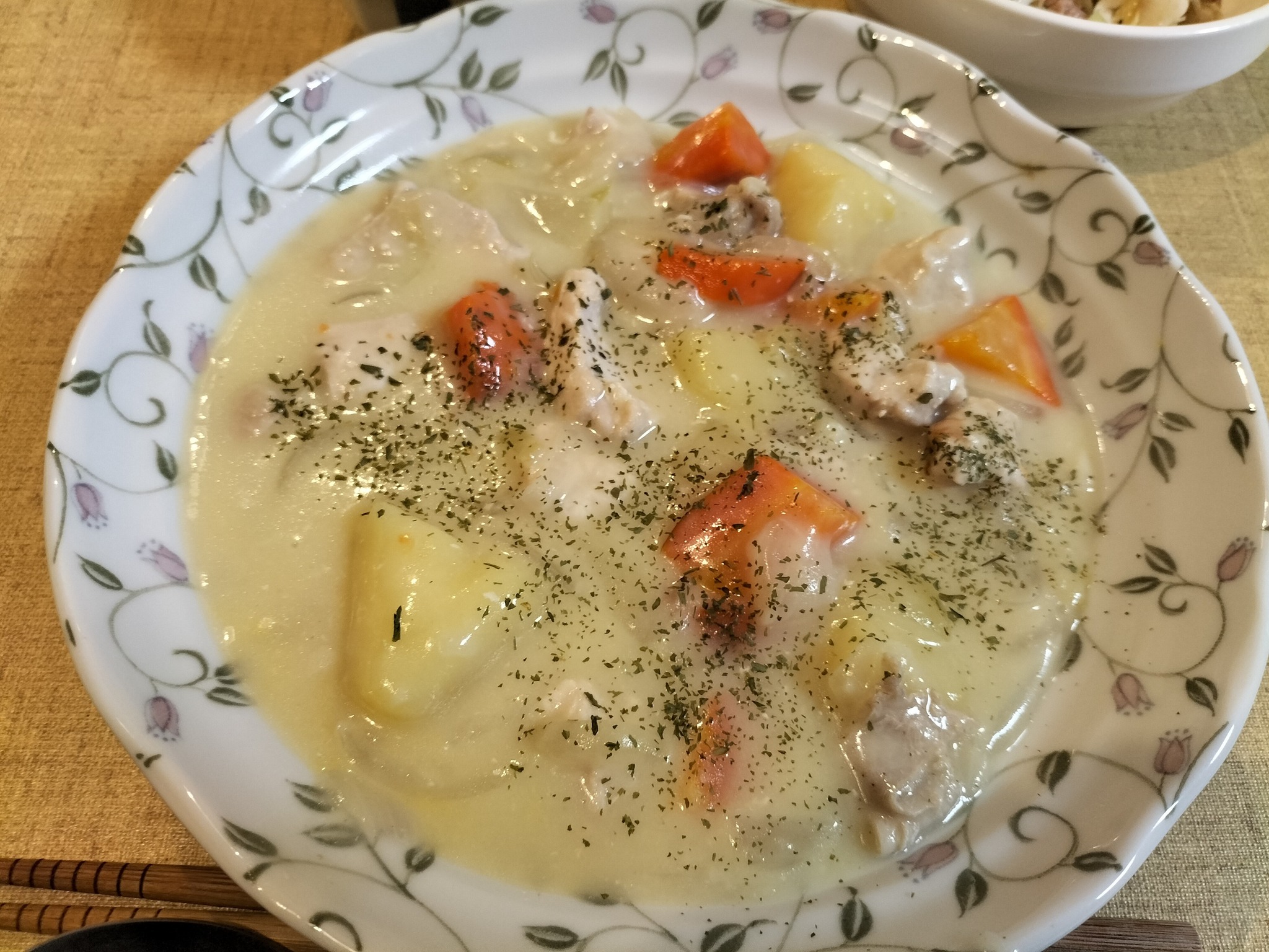 メインの「クリーミー鶏むね肉と野菜のシチュー」