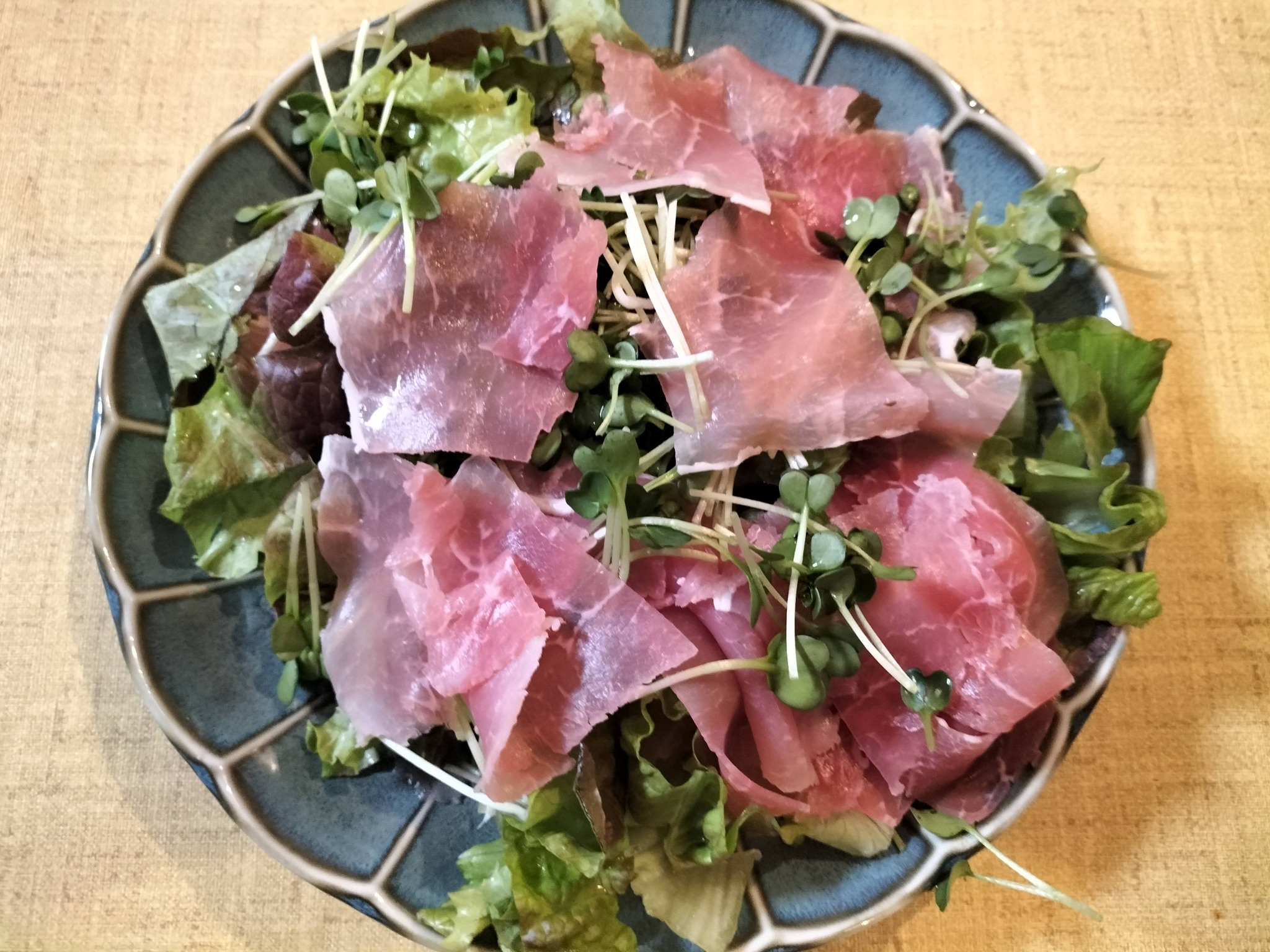 3. 生ハムサラダ