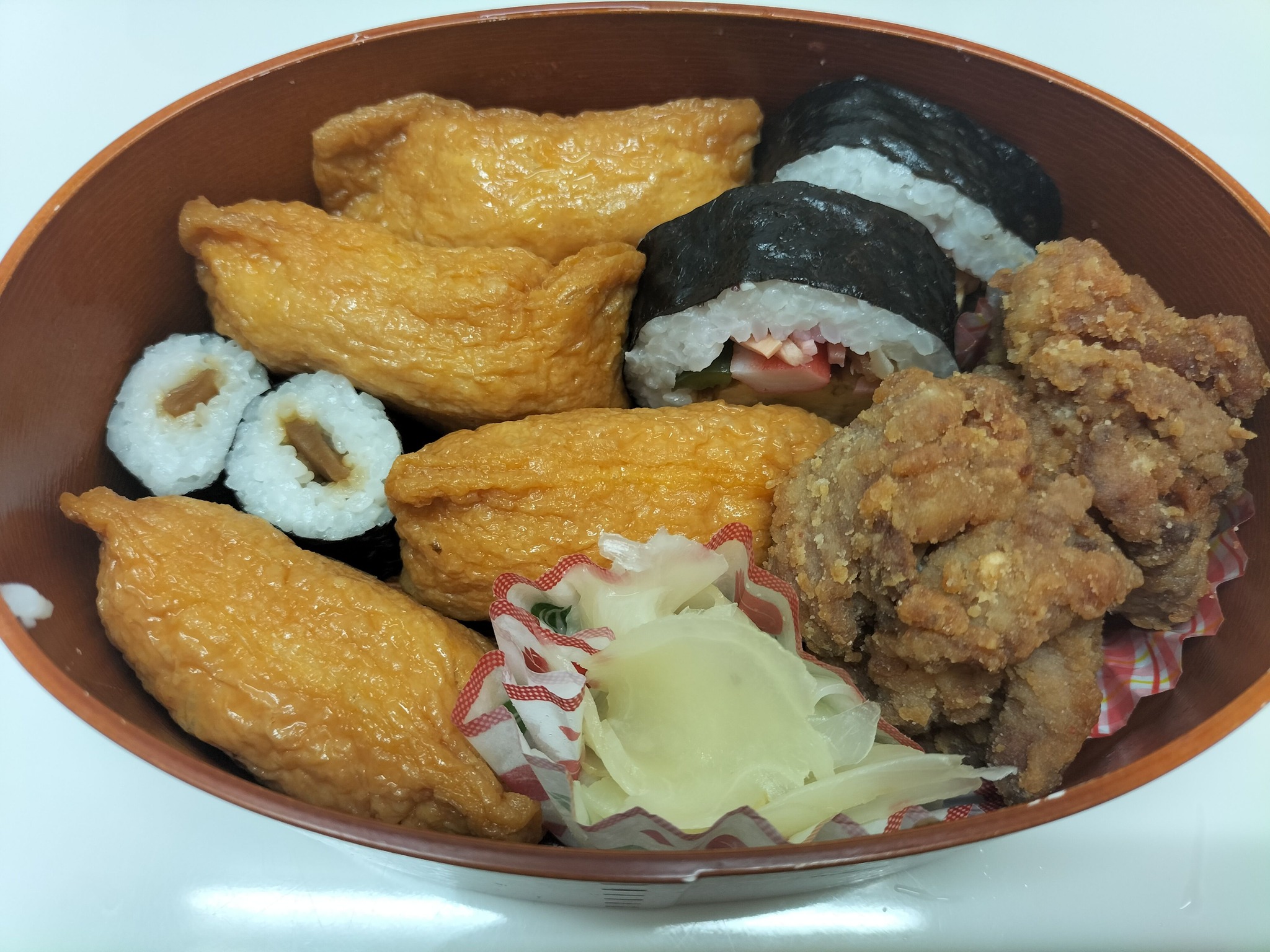 今日のお弁当の助六寿司