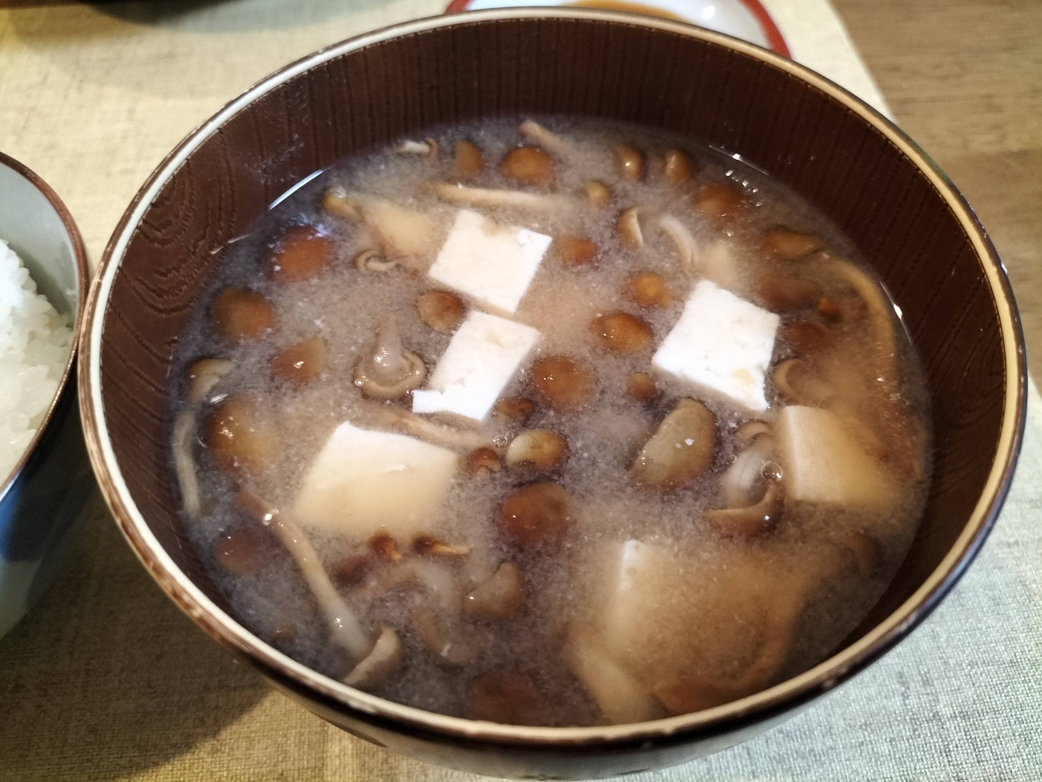 なめこと豆腐の味噌汁
