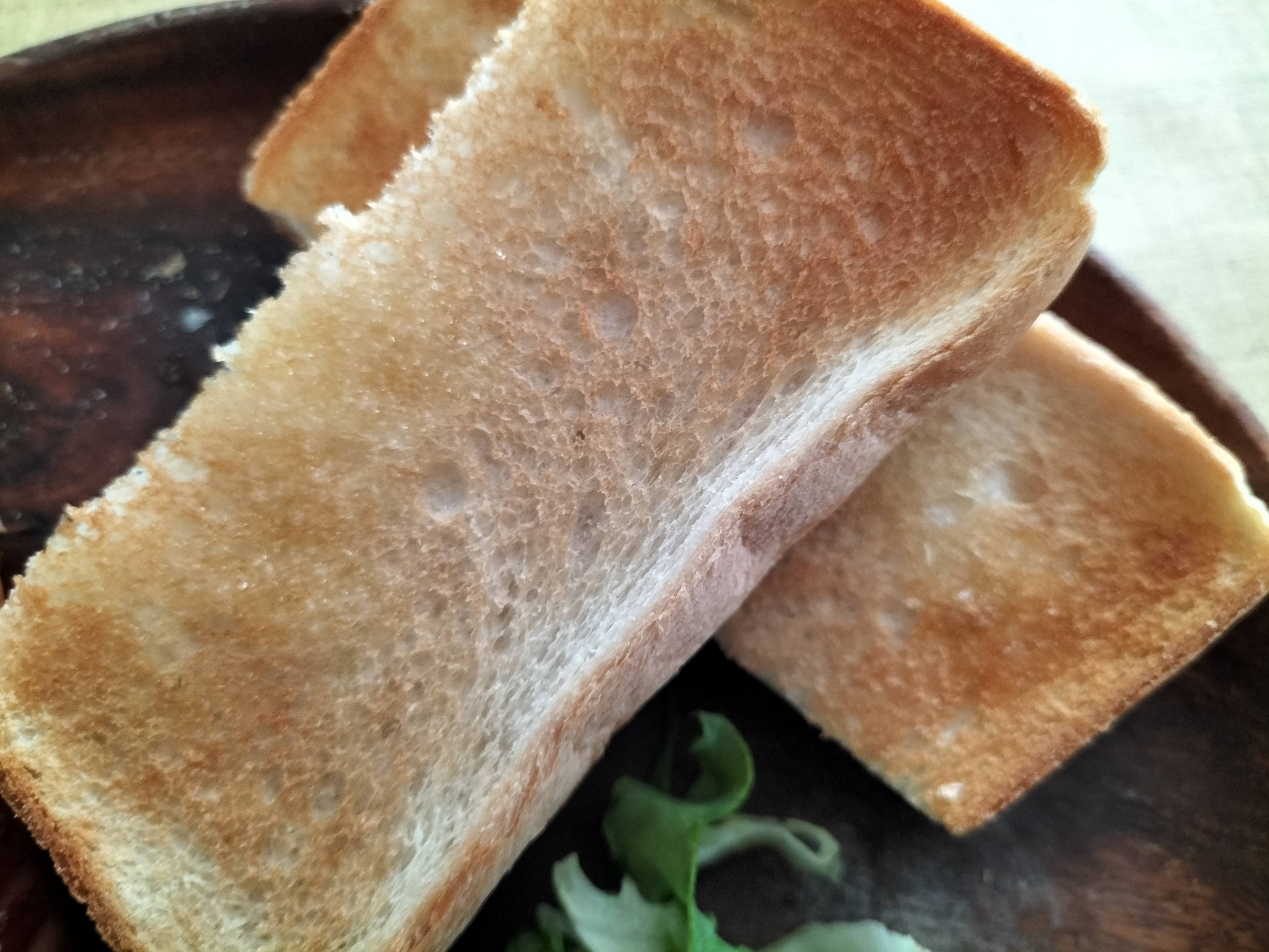 ワンプレートで楽しむパンの朝食のバタートースト