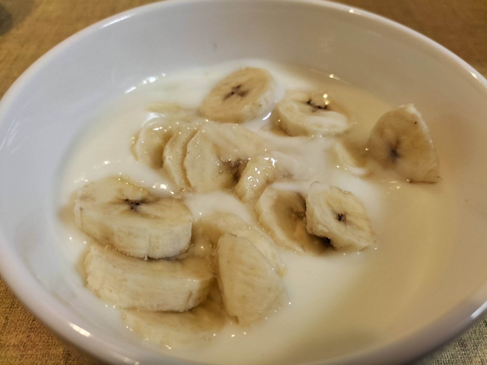 さっぱり副菜で合わせた今日のとんかつ夕食メニュー：デザートのヨーグルトバナナ