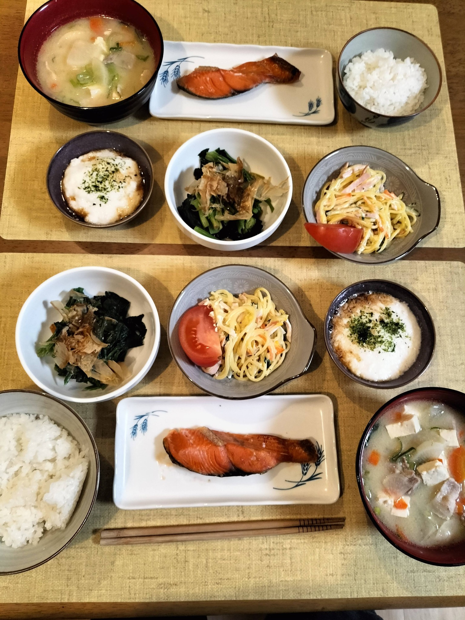 焼き鮭とボリュームたっぷりの副菜