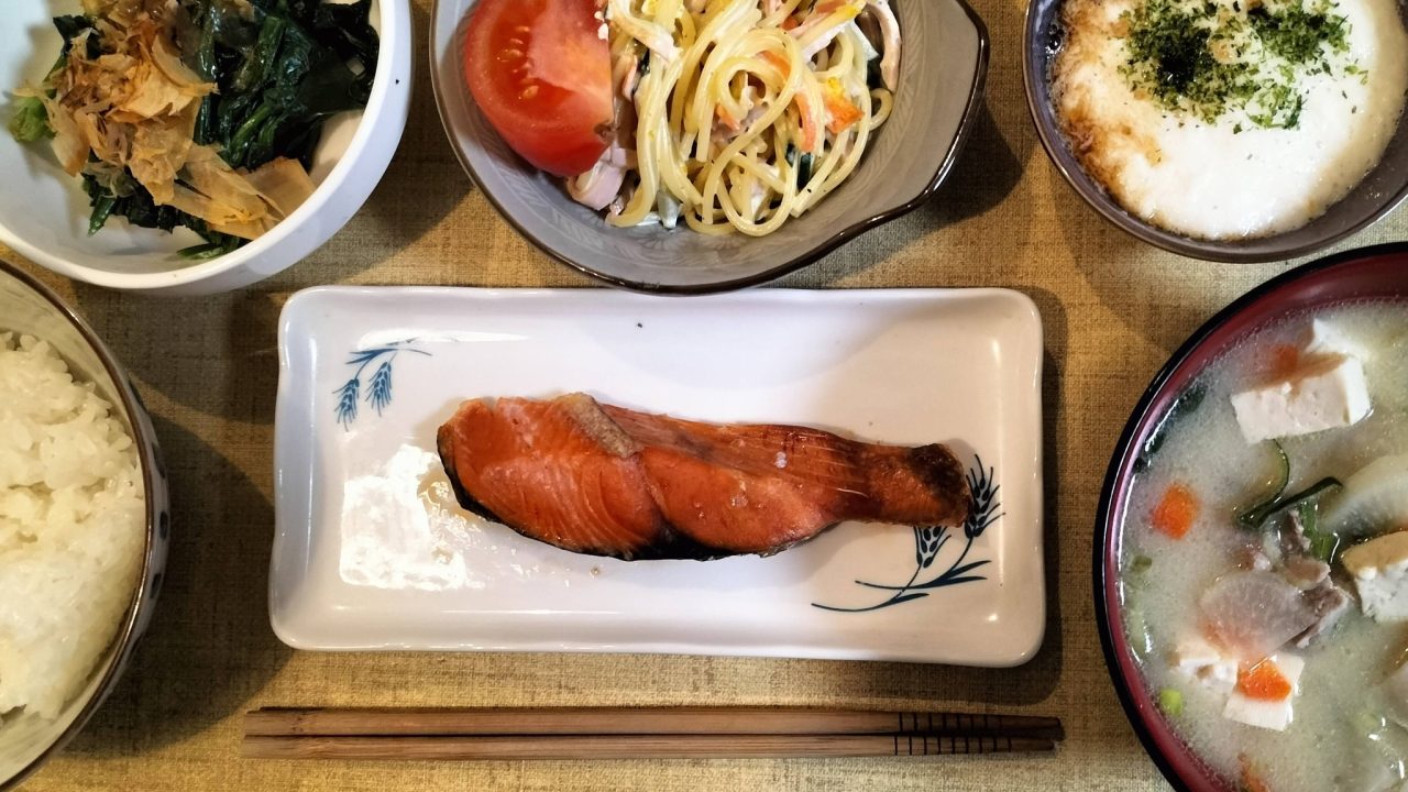 焼き鮭メインのあっさり和食の献立