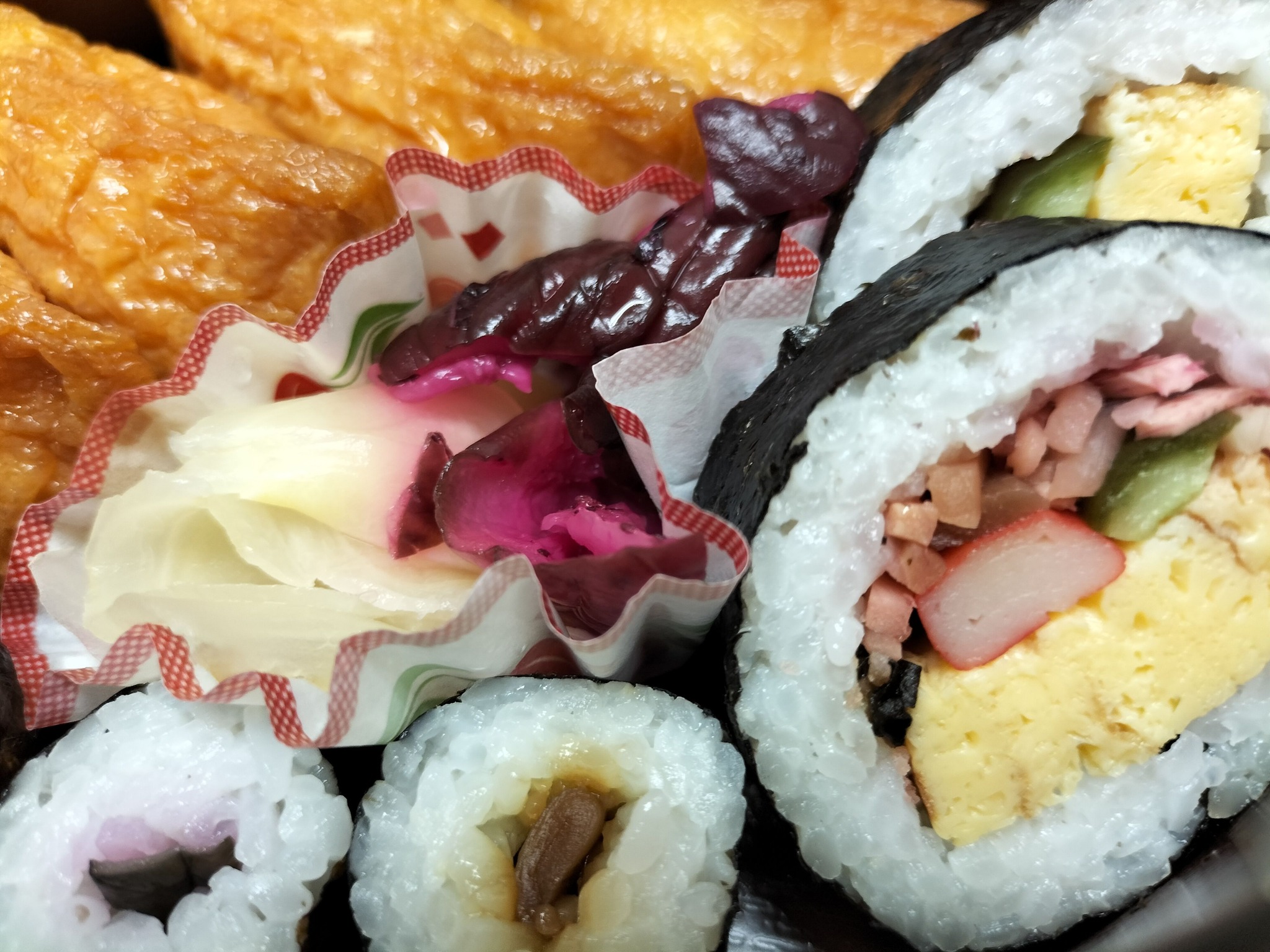 今日のお弁当のサラダ巻