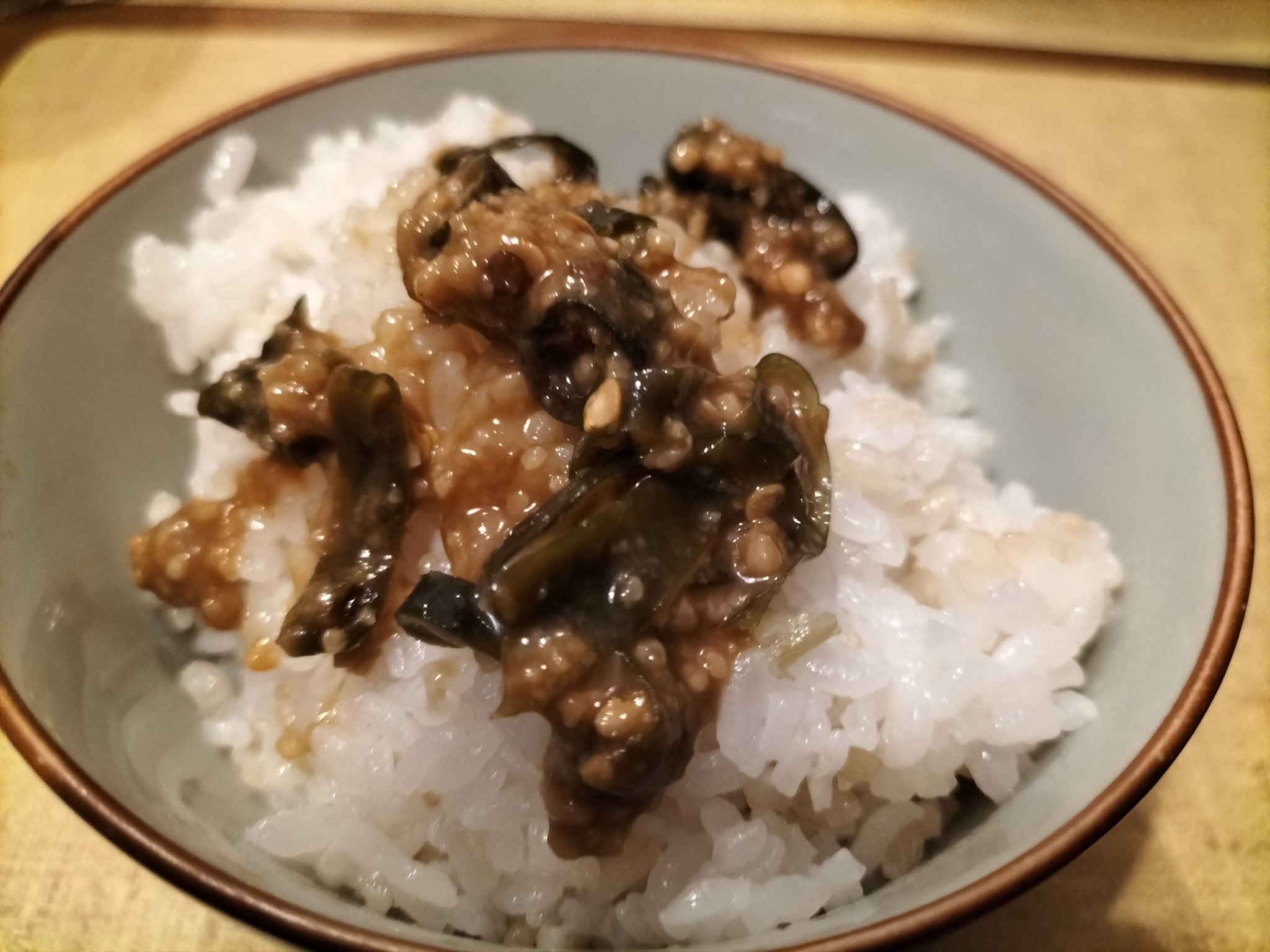 三升漬けをトッピングした白ごはん