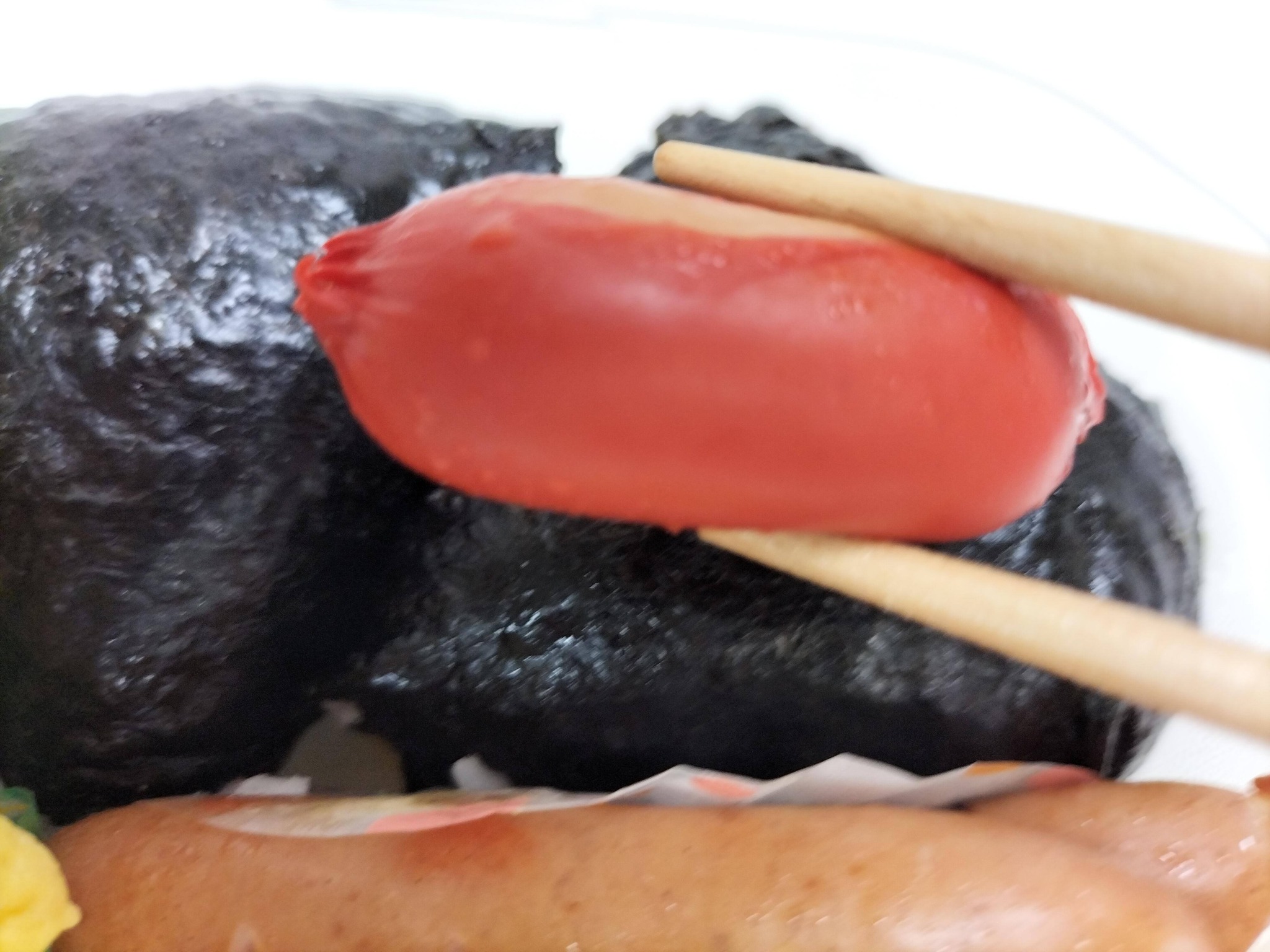 今日の弁当の赤ウインナー