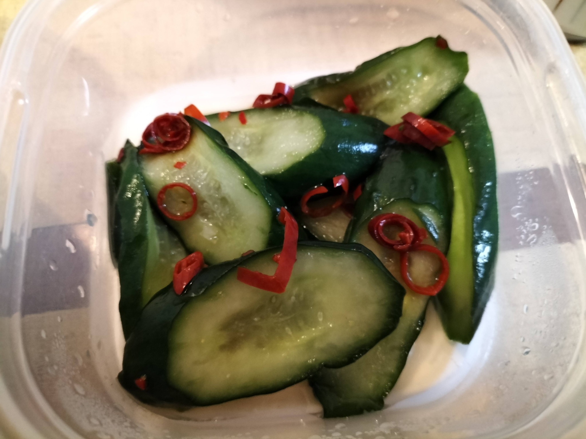 モルモン丼の献立：きゅうりの浅漬け