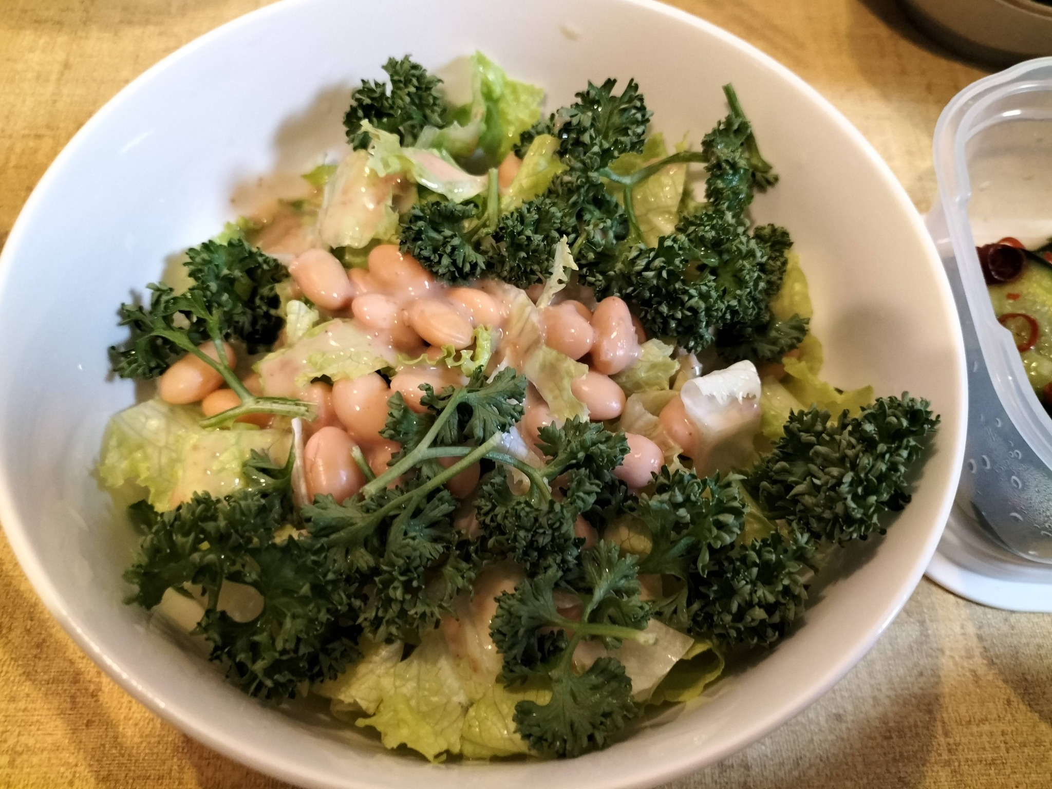 副菜1：パセリと蒸し大豆とキャベツの彩りサラダ