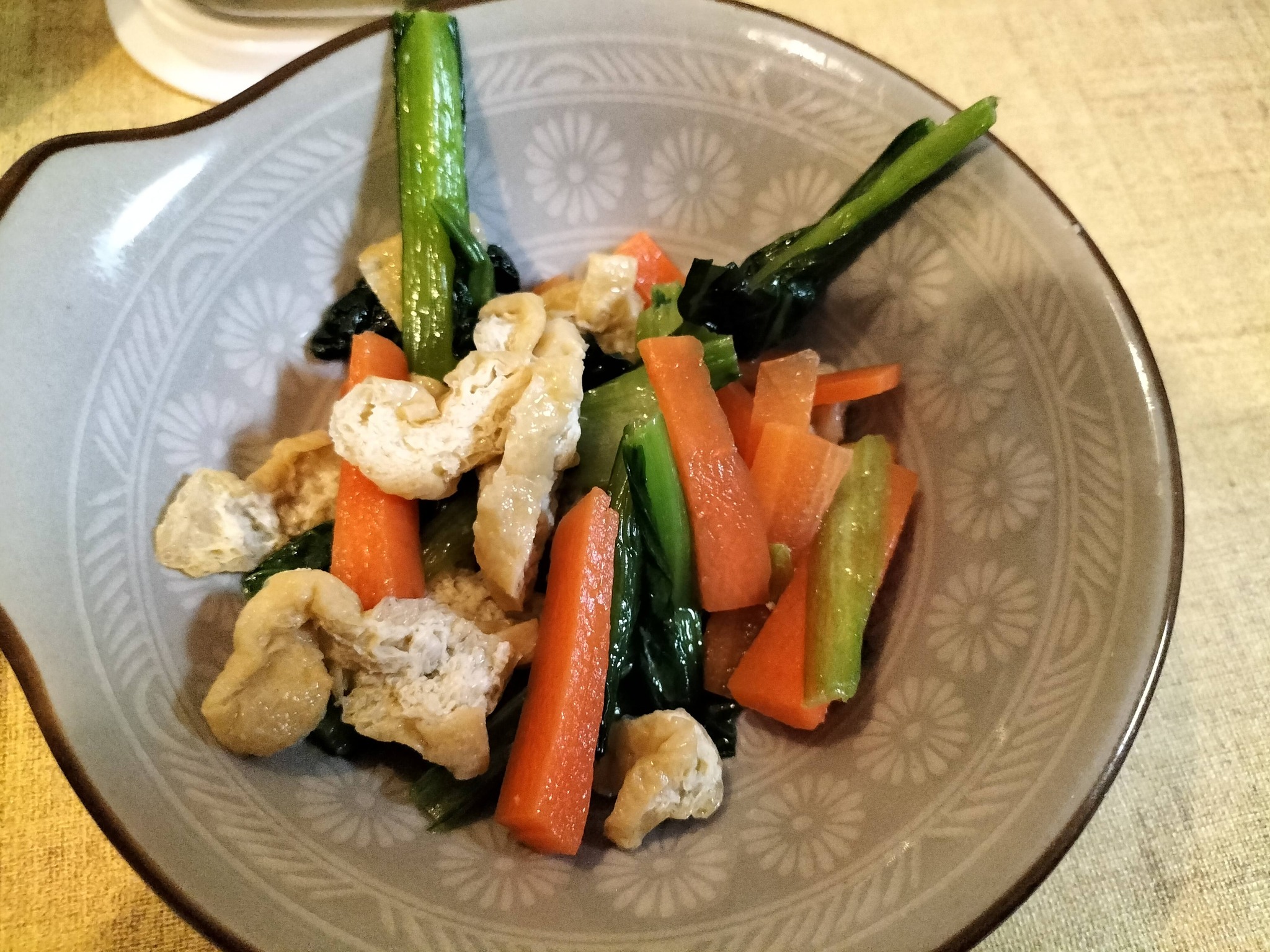 モルモン丼の献立：小松菜と人参と油揚げの炒め物