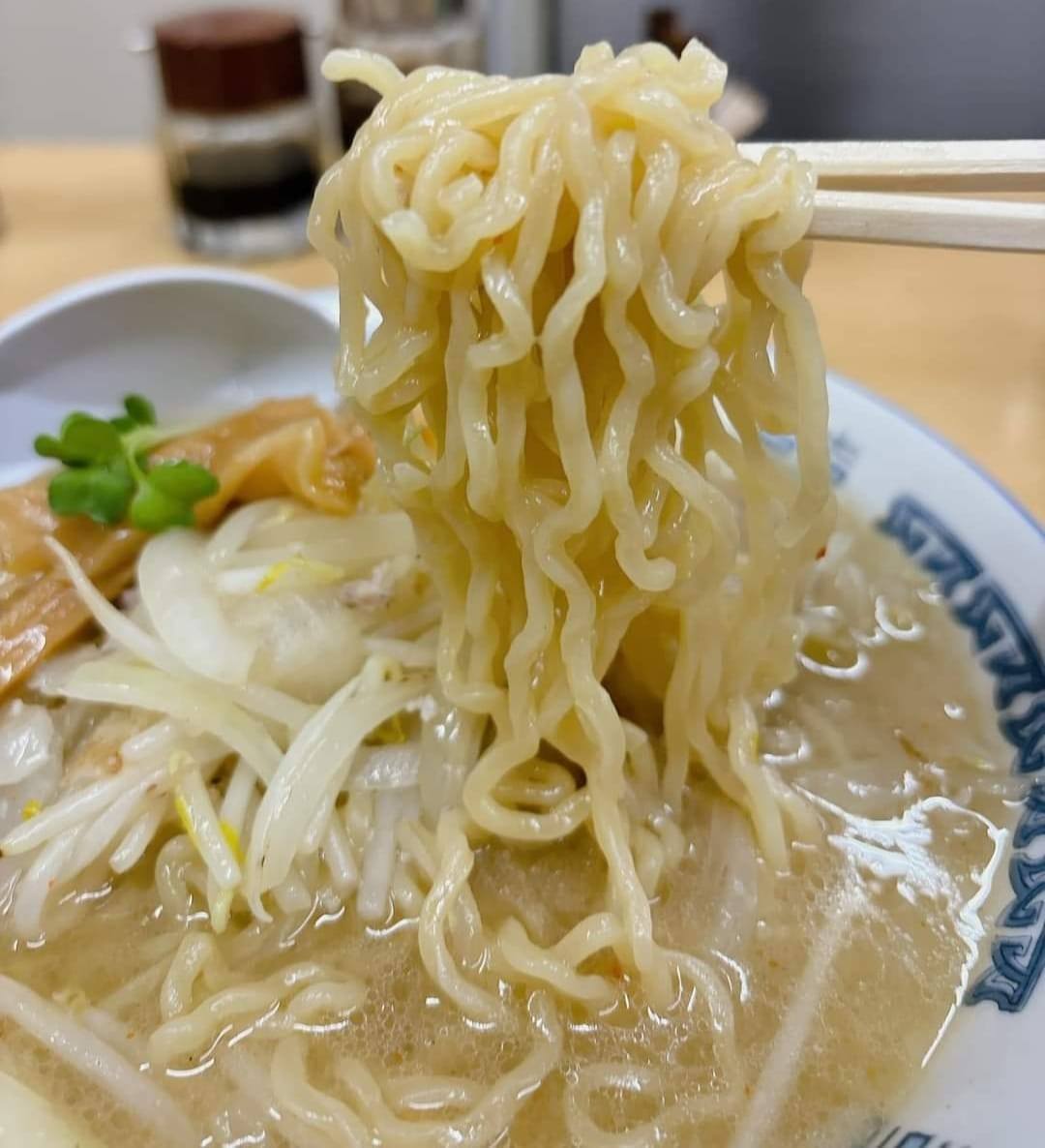 「味の三平」の麺