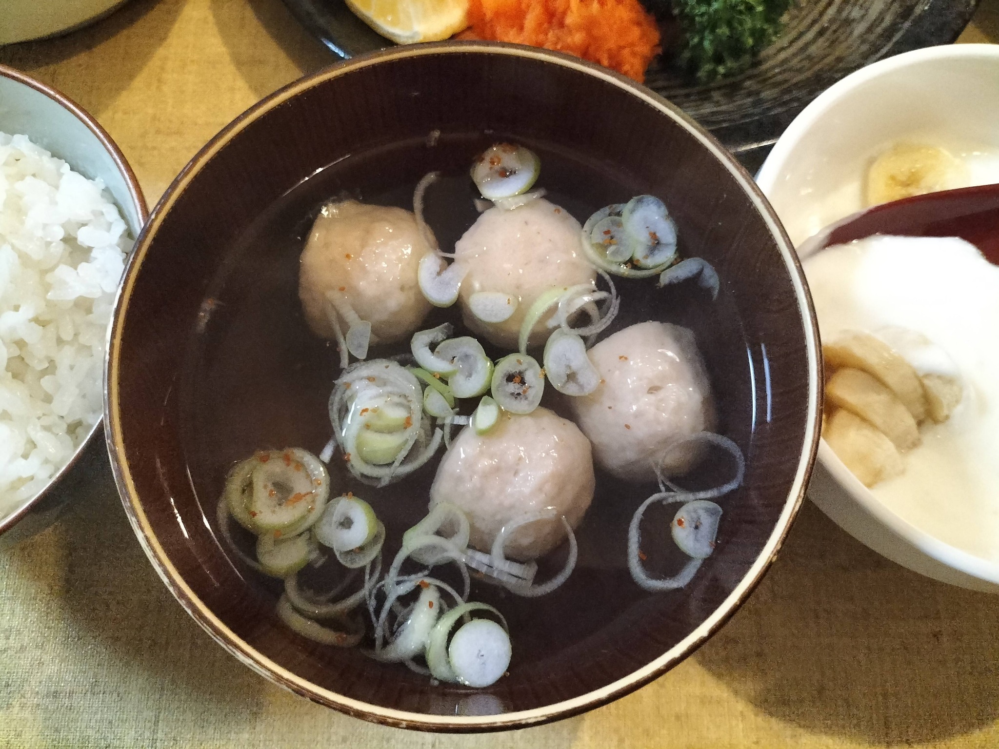 カレイのから揚げの献立：ほっけのすり身のお吸い物