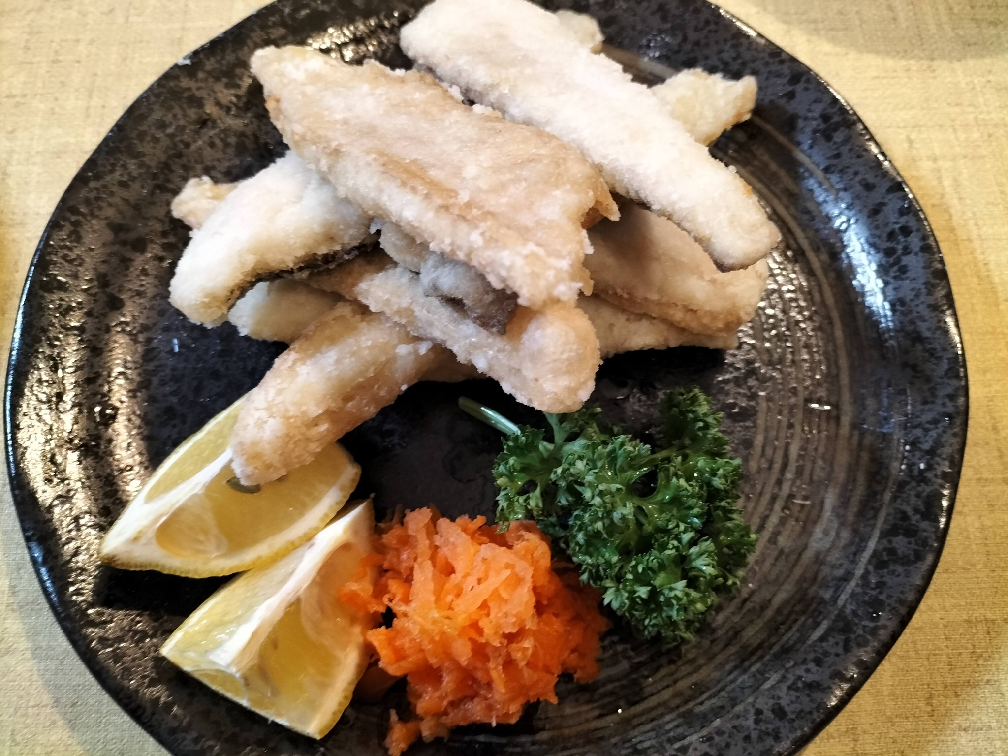 カレイのから揚げの献立：メインのカレイのから揚げ