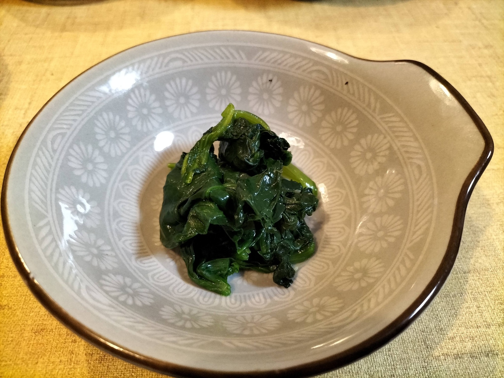 刺身と栄養たっぷりの献立：ほうれん草のお浸し