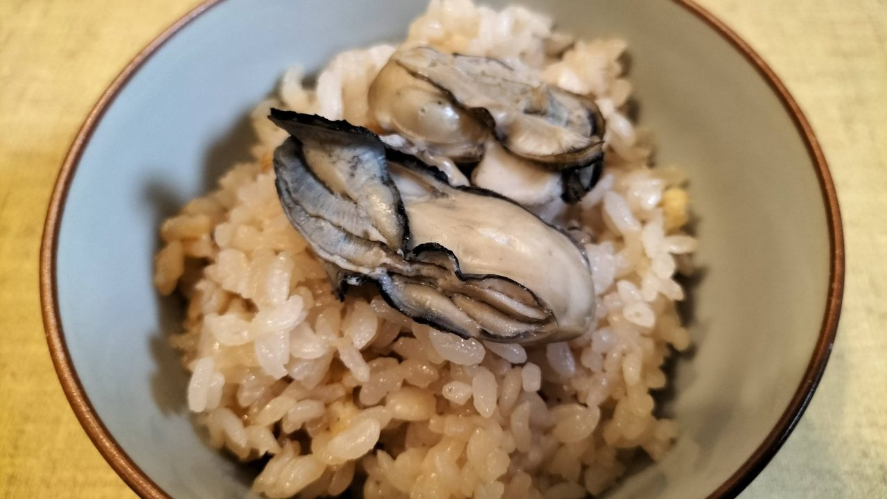 完成した牡蠣の炊き込みご飯