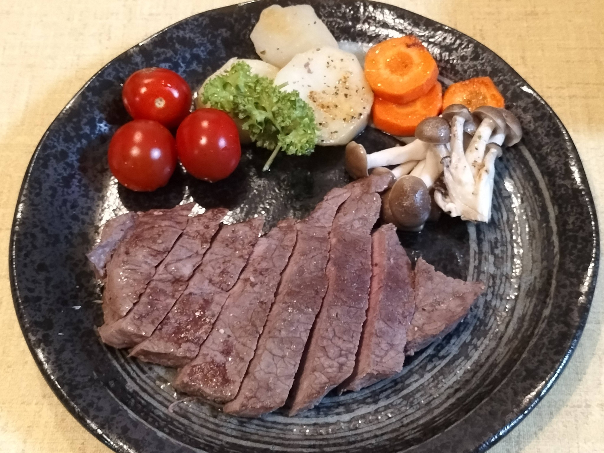 今夜のステーキ献立：メインのステーキ