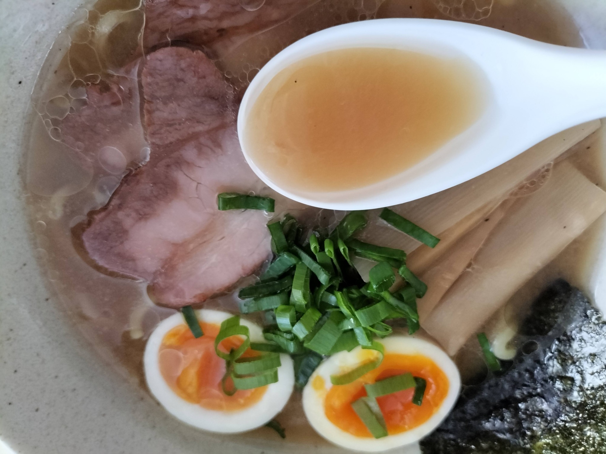 白樺山荘の生ラーメンのスープ