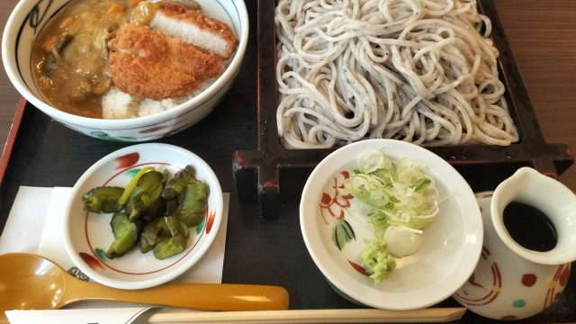 ごまそば遊鶴：ざる蕎麦とカツカレー丼セット