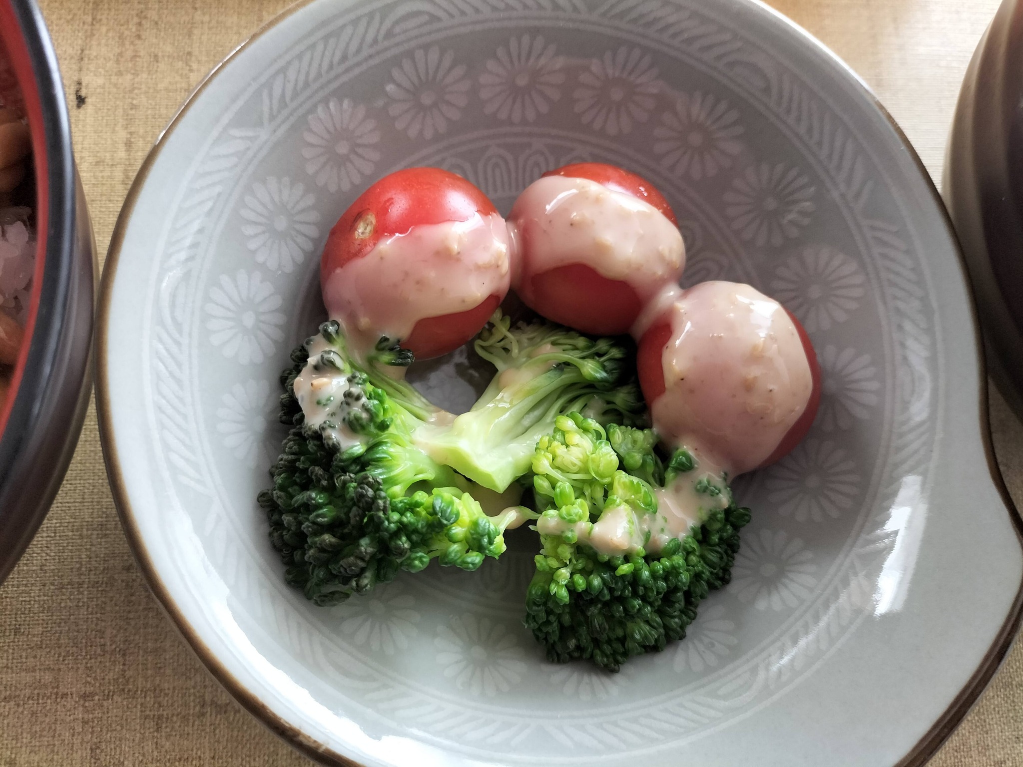 朝ごはんメニュー：ブロッコリーとミニトマトのサラダ