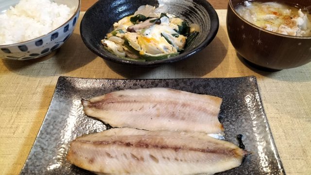 鰊の塩焼きとニラた玉、豚汁の献立