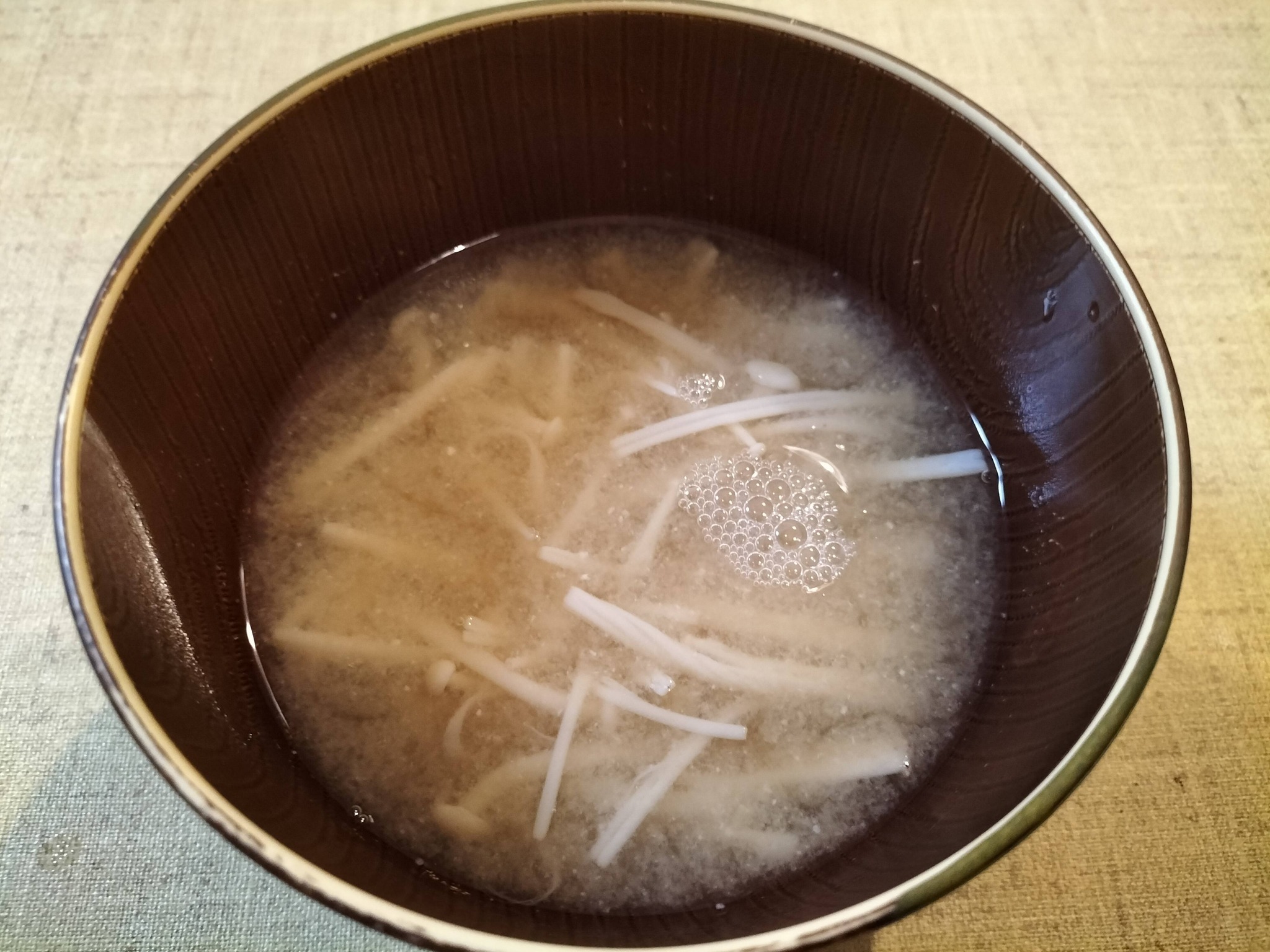 海鮮丼に合う味噌汁：もやしの味噌汁 